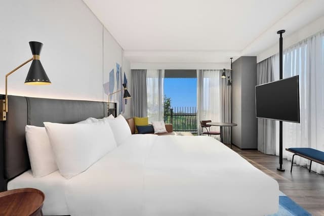 Room, 1 King Bed, Garden View, Corner