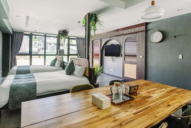 Classic Quadruple Room, Bathtub