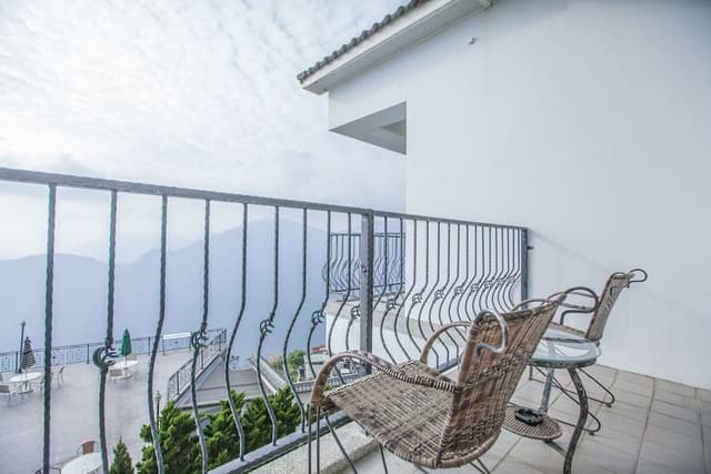 Family Room, Balcony
