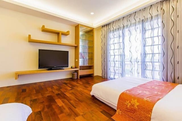 Quadruple Room (Autumn)