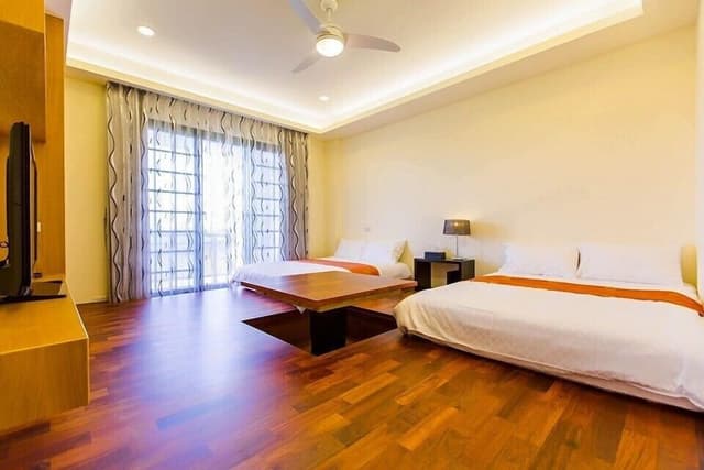 Quadruple Room (Autumn)