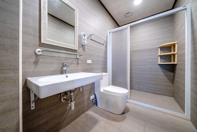 Standard Quadruple Room (301)