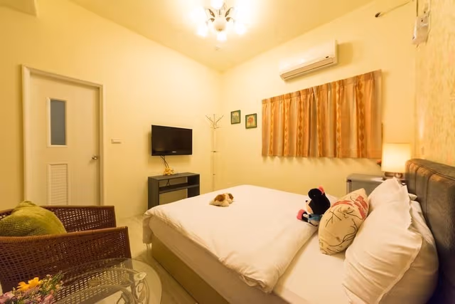 Standard Double Room (302)