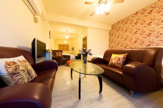 Family Room (201)