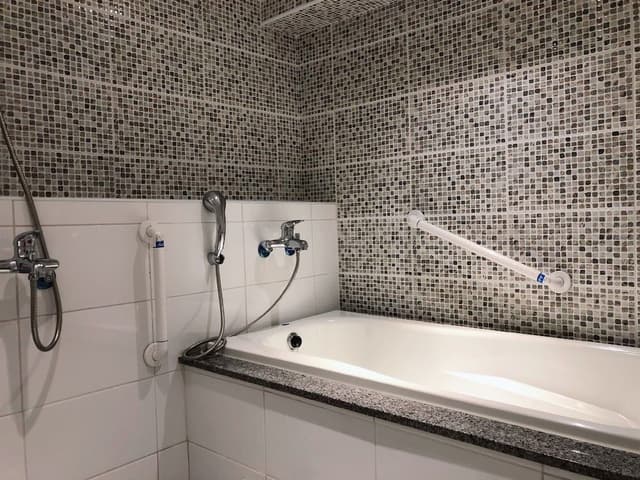 Quadruple Room, Bathtub