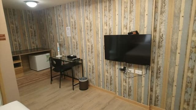 Standard Double Room, No Windows