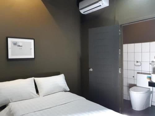 Queen Bed Room
