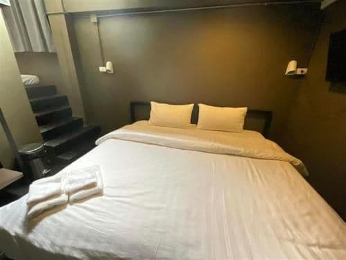 Queen Bed Room