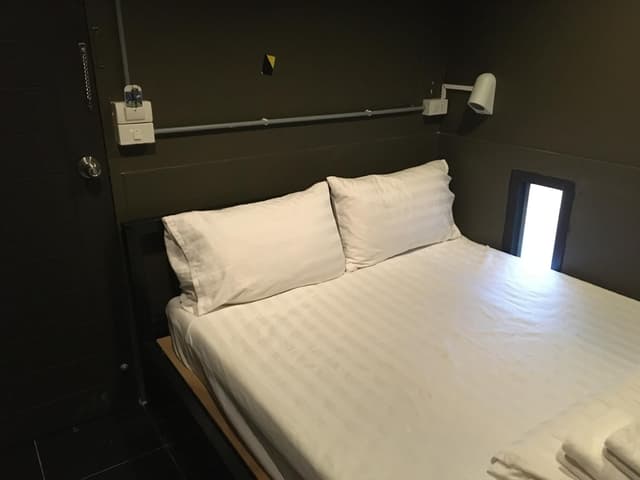 Queen Bed Room