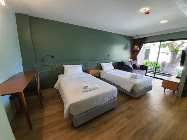 Superior Room, 2 Twin Beds, Non Smoking, Pool View