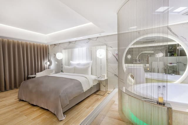 Double Room ( run of house)