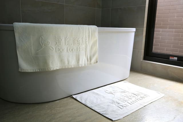 Deluxe Double Room, 1 Queen Bed, Bathtub, City View (VIP)