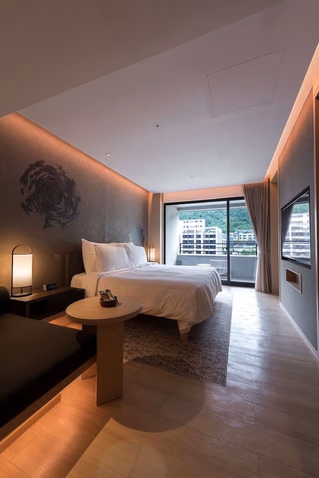 Accessible Guest Room (Main building, 1 king)