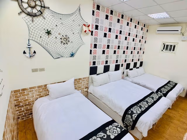 Quintuple Room