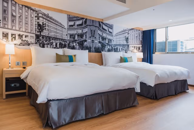 Deluxe Quadruple Room, City View