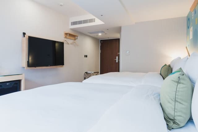 Deluxe Quadruple Room, City View