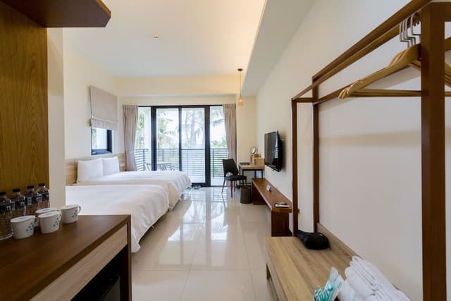 Deluxe Quadruple Room, 2 Queen Beds, Sea View