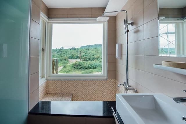 Basic Double Room, 1 Bedroom, Bathtub, Mountain View