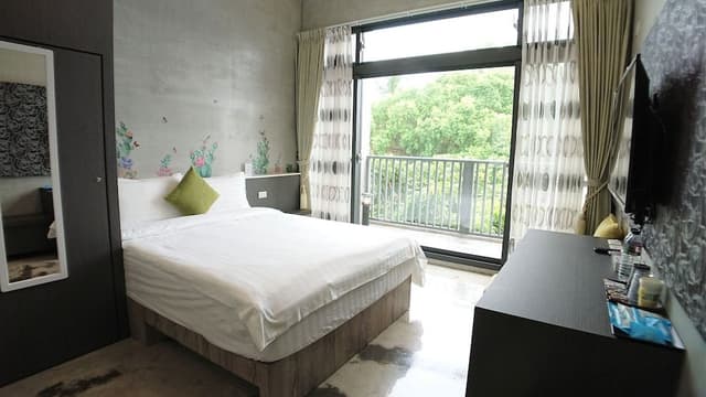 Deluxe Double Room, 1 Double Bed, Non Smoking, Bathtub