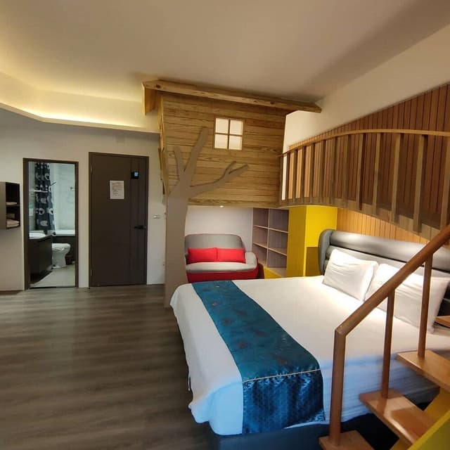Triple Room, Bathtub