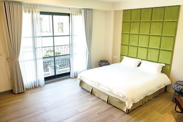 Deluxe Double Room, Bathtub (4A)