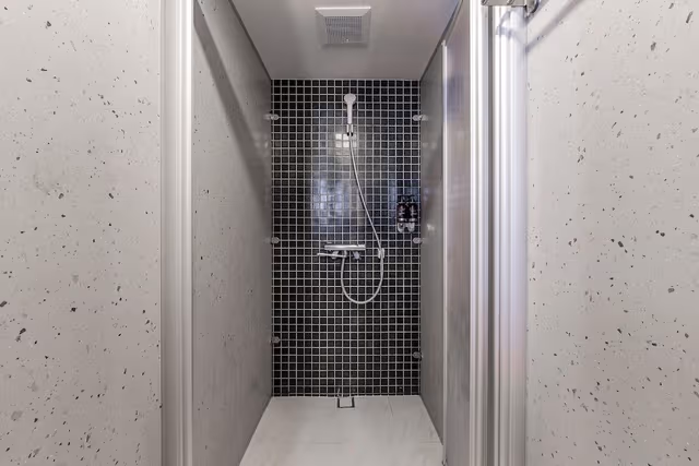 1 bed in 8-bed Mixed Dorm, Shared Bathroom