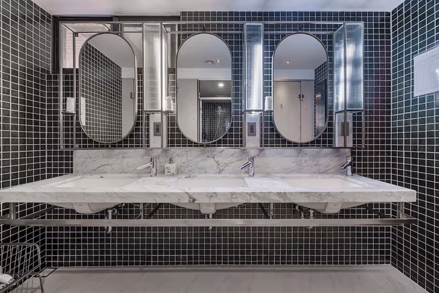 1 bed in 8-bed Mixed Dorm, Shared Bathroom