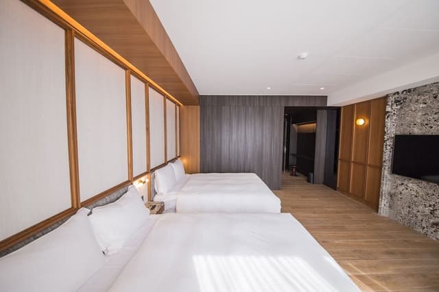 Gallery Quadruple Room