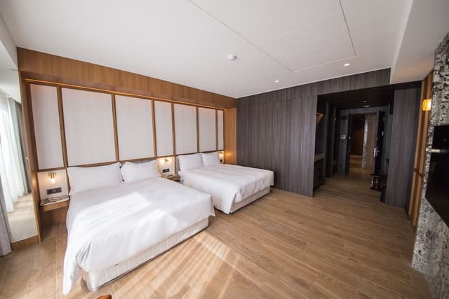 Gallery Quadruple Room
