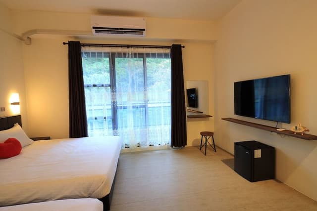 Panoramic Quadruple Room, 2 Queen Beds, Mountain View
