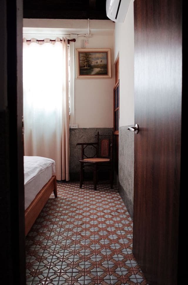 Deluxe Suite, 1 Queen Bed, Private Bathroom