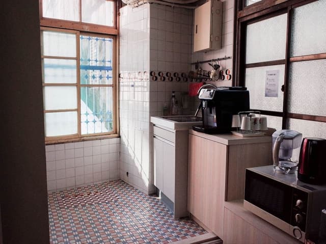 Deluxe Suite, 1 Queen Bed, Private Bathroom
