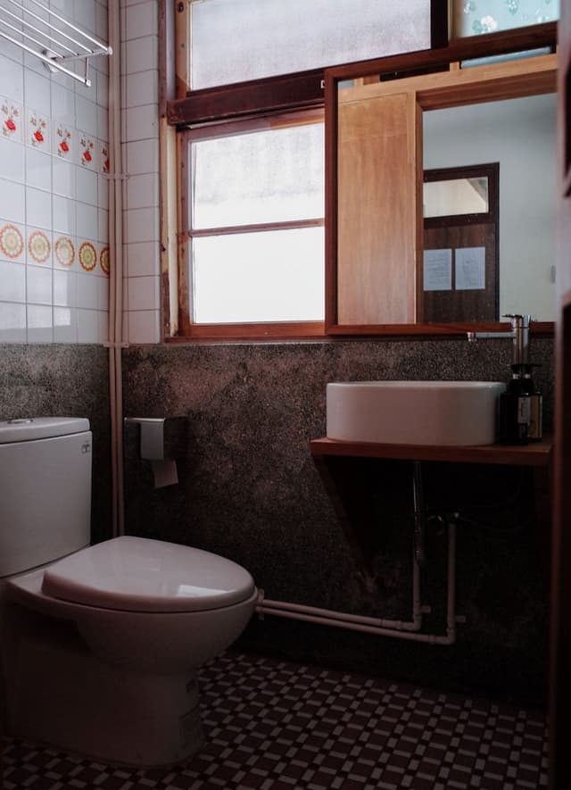 Deluxe Suite, 1 Queen Bed, Private Bathroom