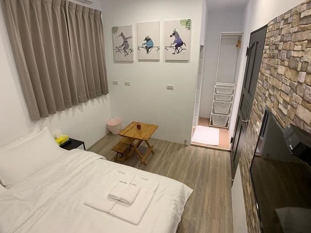 Double Room (Chill White)