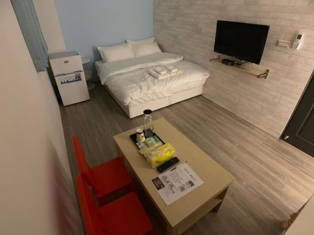 Double Room (Chill Blue)