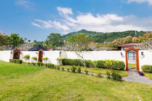 Villa, Bathtub, Mountain View