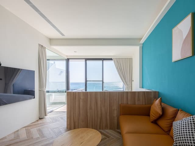 Deluxe Double Room, 1 King Bed, Bathtub, Sea View