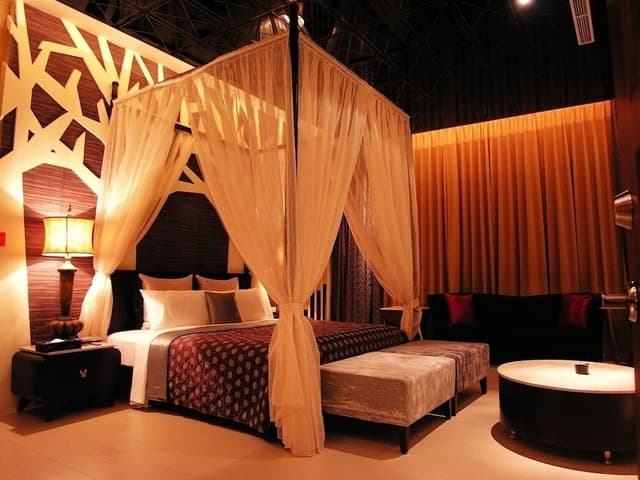 Superior Double Room, 1 King Bed, Jetted Tub, Courtyard View (F)