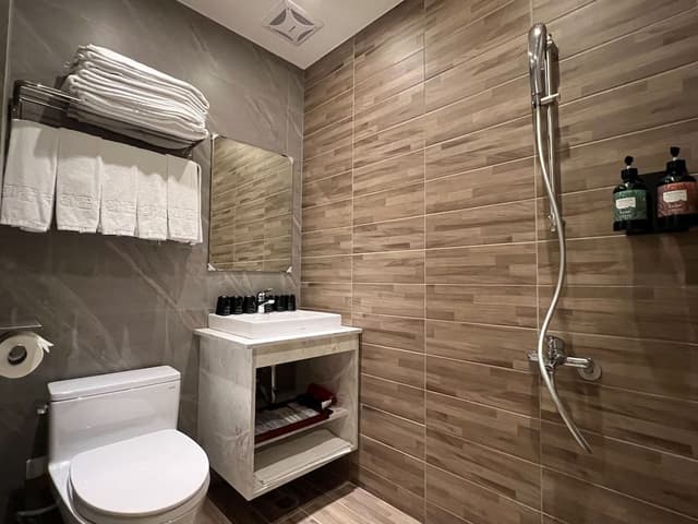 Senior Apartment, 4 Bedrooms