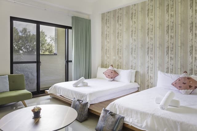 Quadruple Room, Bathtub