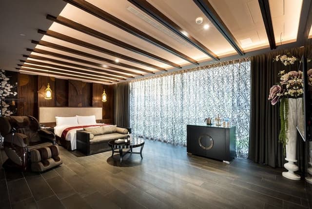 Luxury Room (Consecutive night 11 pm check-out required)