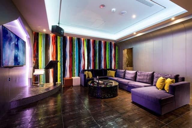 Party Suite (Consecutive night 11 pm check-out required)