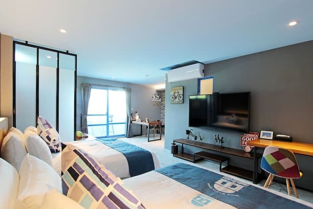 Comfort Quadruple Room, 2 Double Beds, Partial Sea View