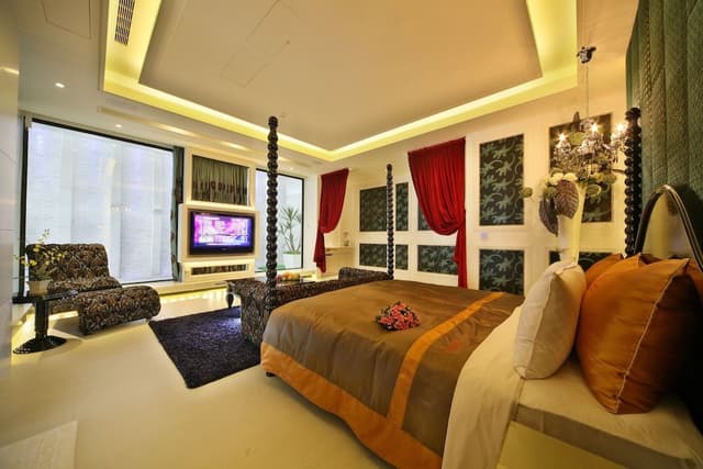 Villa (Check in time: 08:00 P.M.)