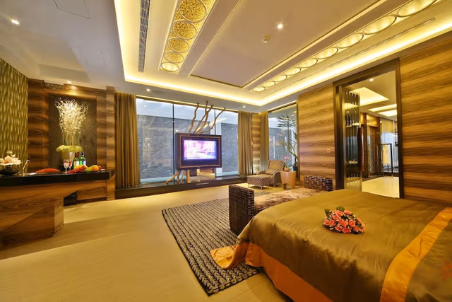 Villa (Check in time: 08:00 P.M.)