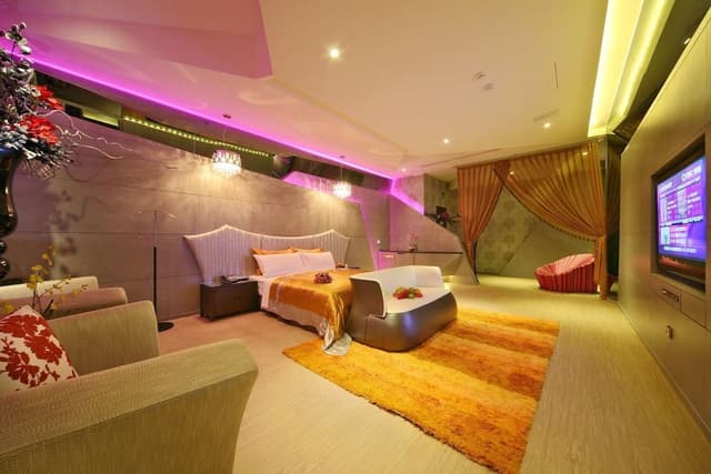 Double Room (Check in time: 08:00 P.M.)