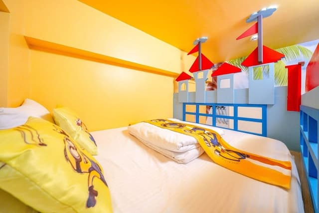 Design Quadruple Room