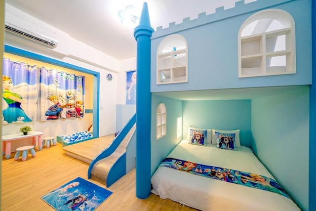 Romantic Quadruple Room