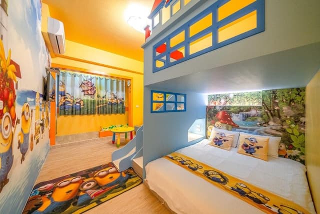 Design Quadruple Room
