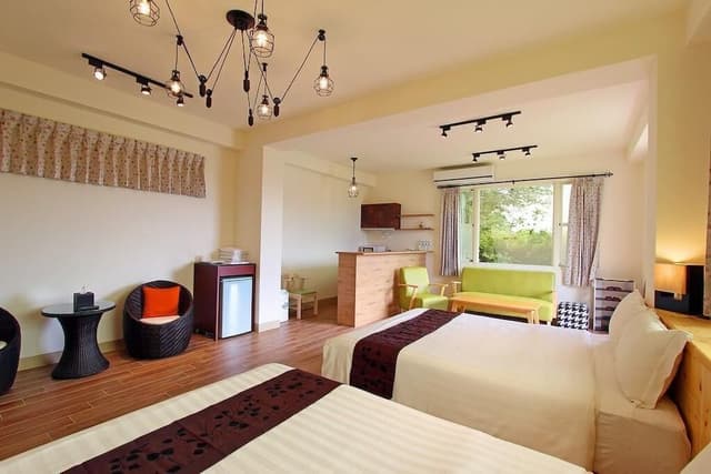 Quadruple Room, Bathtub, Mountain View